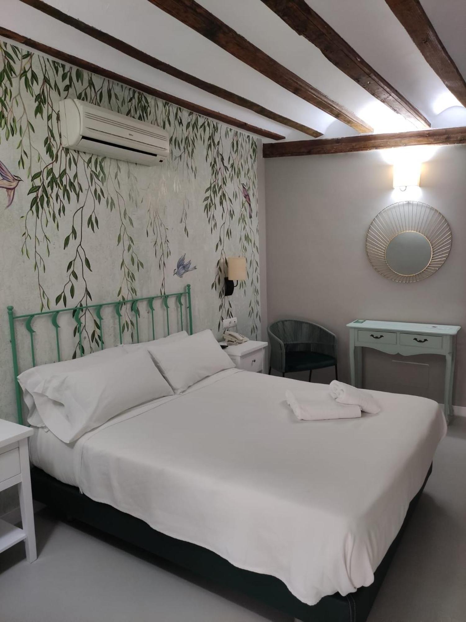 Almunia Hotel 3*